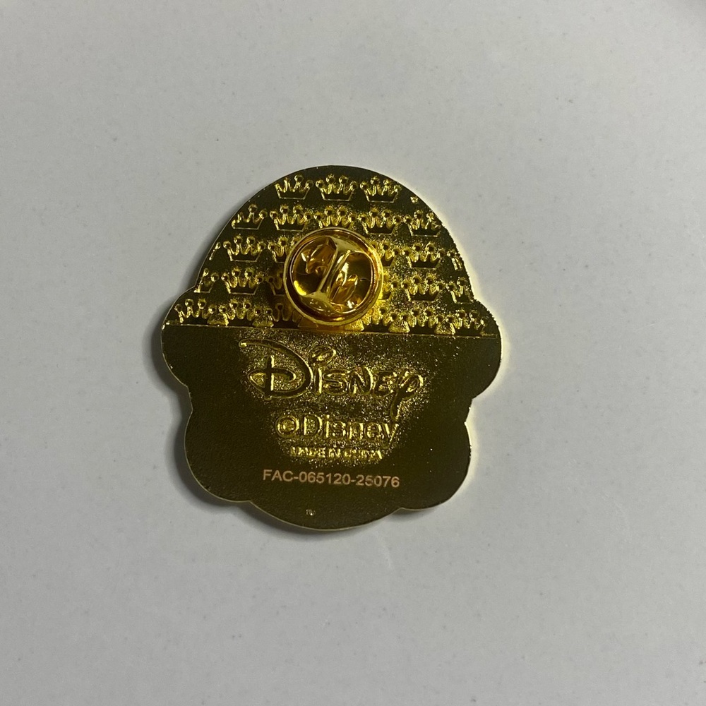 🌊 Disney Loungefly Princess Mystery Pin – Pua from Moana 🐷✨ - Picture 7 of 9